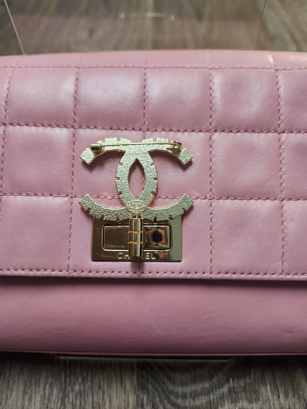 Chanel CC Crystal Brooch | Estate Find | Gold Tone | Made in Italy - Picture 4 of 6